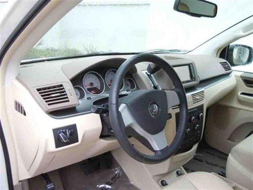 Volkswagen Routan 2010 photo 3