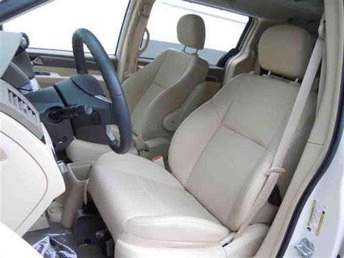 Volkswagen Routan 2010 photo 4