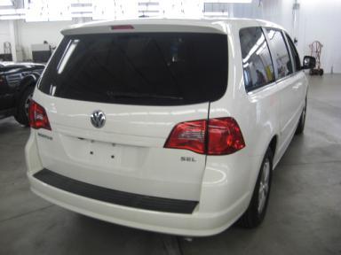 Volkswagen Routan 2010 photo 3
