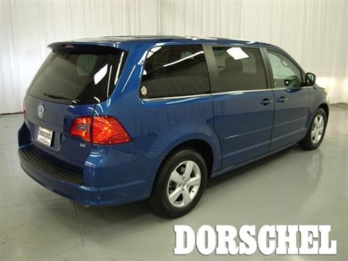 Volkswagen Routan 2010 photo 3