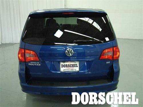 Volkswagen Routan 2010 photo 4