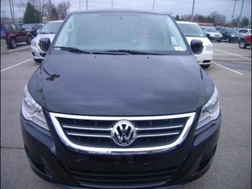 Volkswagen Routan 2010 photo 1