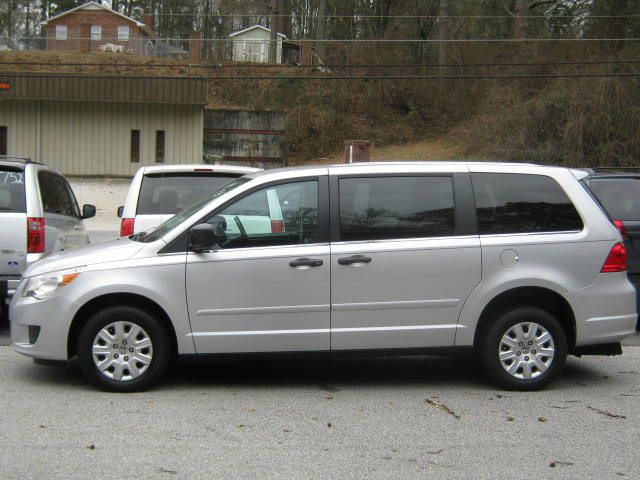 Volkswagen Routan 2010 photo 1