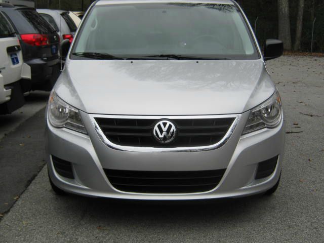 Volkswagen Routan 2010 photo 3