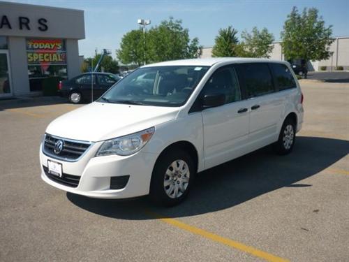 Volkswagen Routan 2010 photo 1