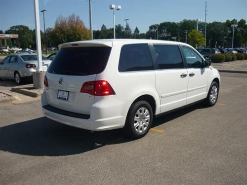 Volkswagen Routan 2010 photo 3