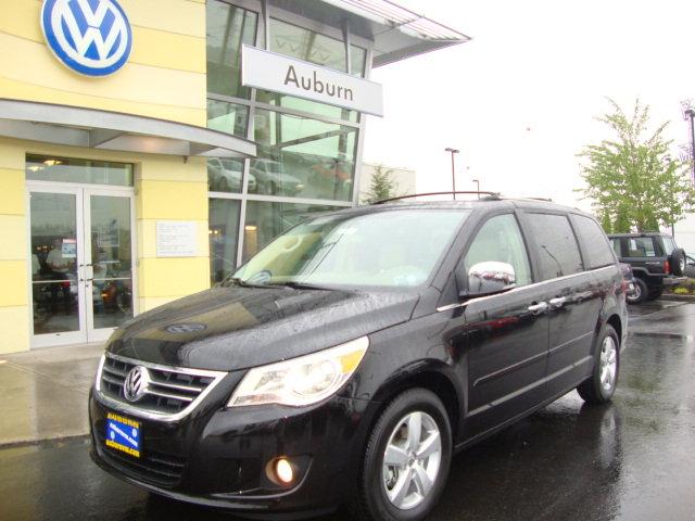 Volkswagen Routan Premium MiniVan