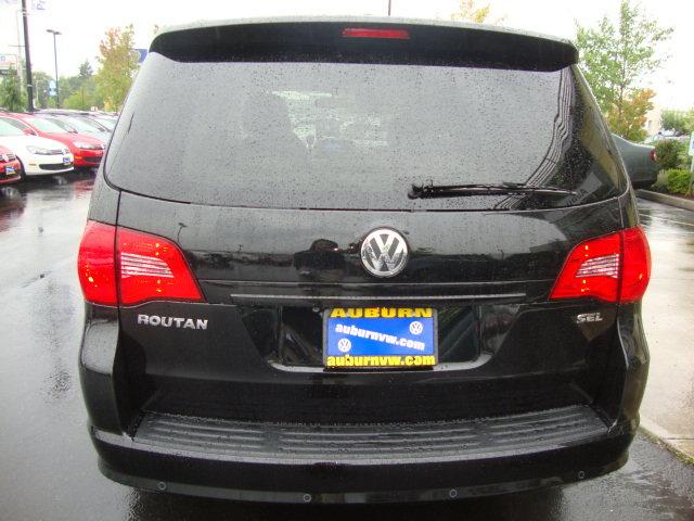 Volkswagen Routan 2010 photo 4