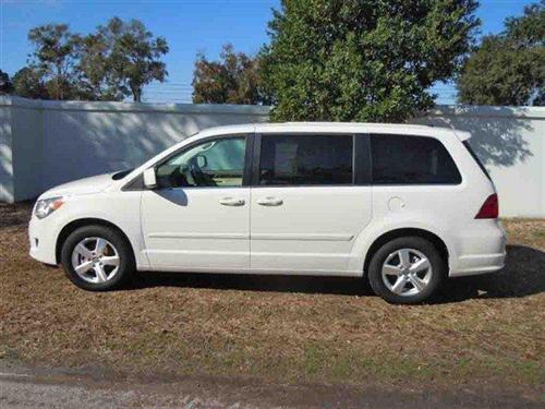 Volkswagen Routan 2010 photo 1