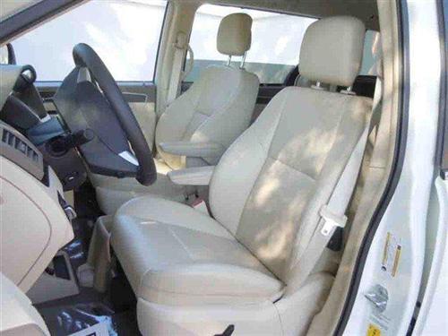 Volkswagen Routan 2010 photo 3