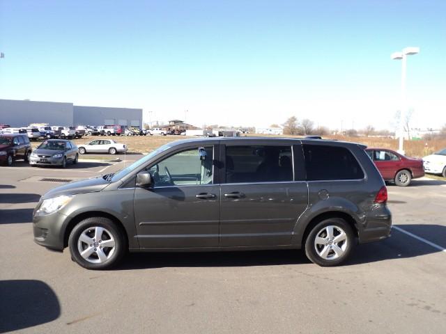 Volkswagen Routan SE MiniVan