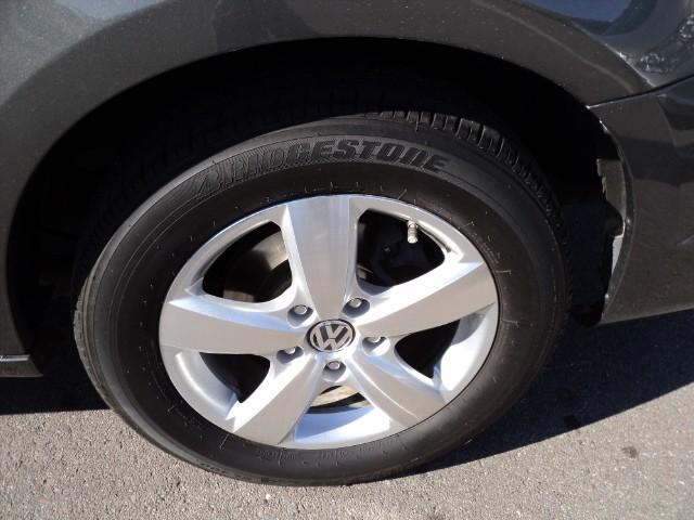 Volkswagen Routan 2010 photo 2