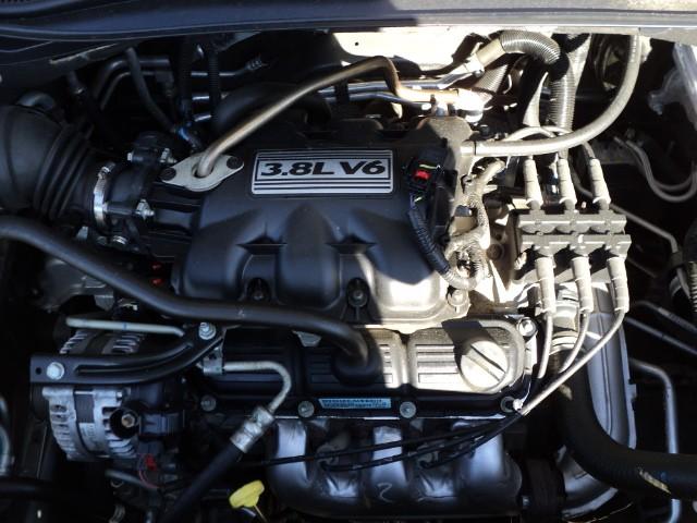 Volkswagen Routan 2010 photo 5