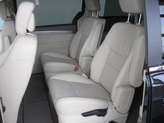 Volkswagen Routan 2010 photo 3