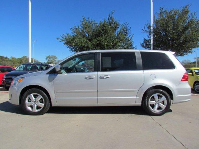 Volkswagen Routan 2010 photo 1