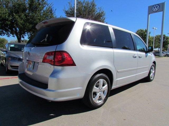 Volkswagen Routan 2010 photo 4