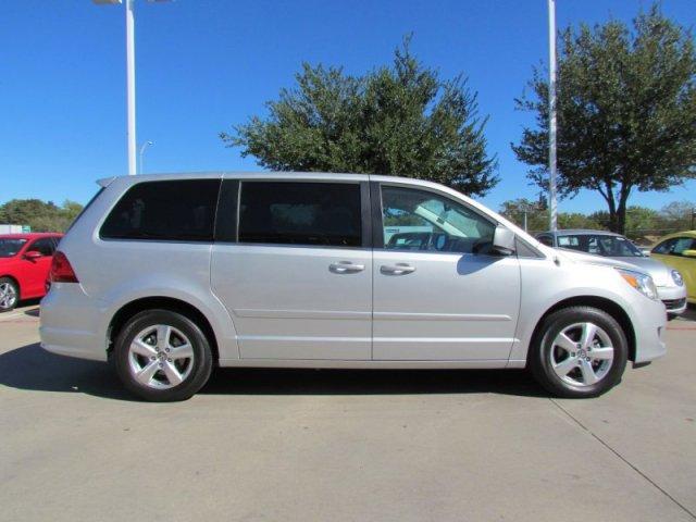Volkswagen Routan 2010 photo 5