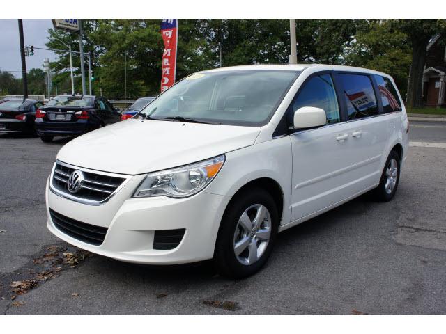 Volkswagen Routan 2010 photo 3