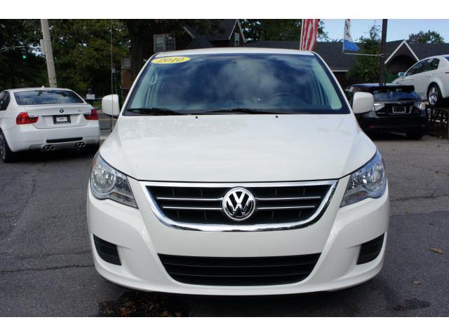 Volkswagen Routan 2010 photo 4