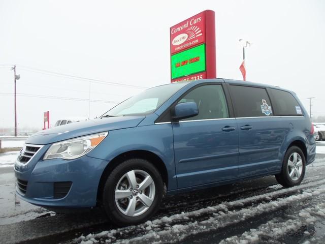 Volkswagen Routan 2011 photo 4