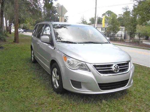 Volkswagen Routan 2011 photo 1