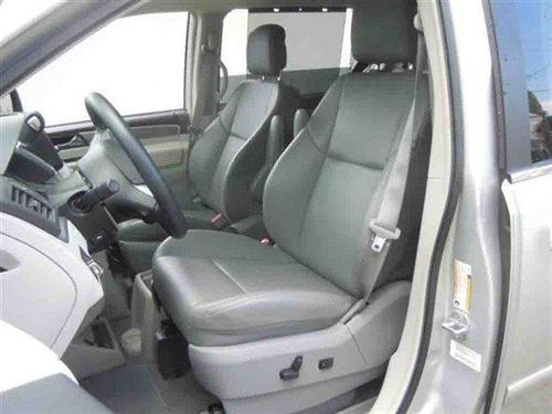 Volkswagen Routan 2011 photo 5