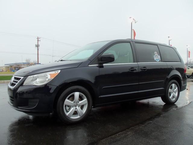 Volkswagen Routan 2011 photo 4