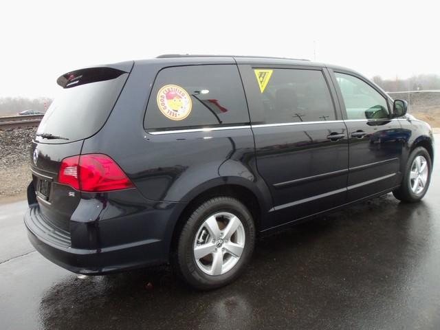 Volkswagen Routan 2011 photo 5