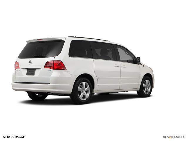 Volkswagen Routan 2011 photo 1