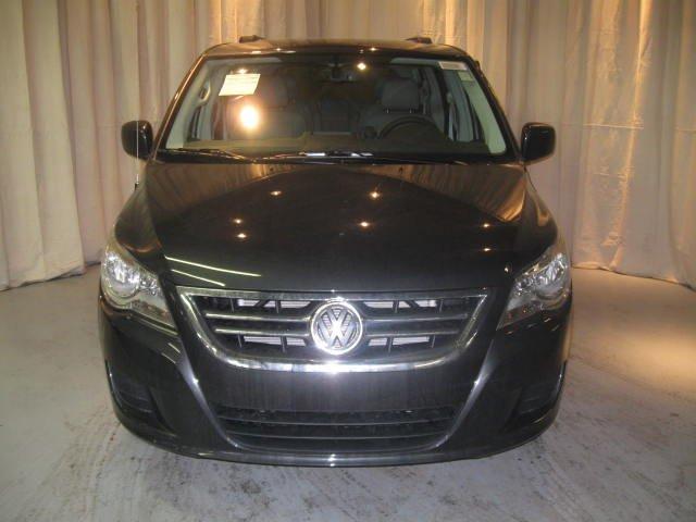 Volkswagen Routan 2011 photo 1