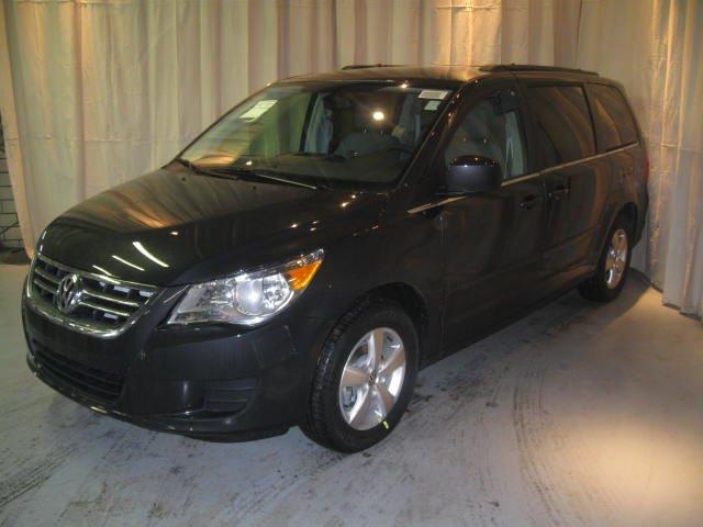 Volkswagen Routan 2011 photo 2