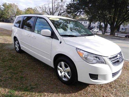 Volkswagen Routan 2011 photo 1