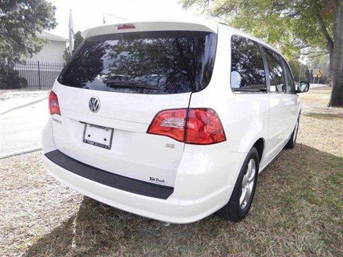 Volkswagen Routan 2011 photo 2