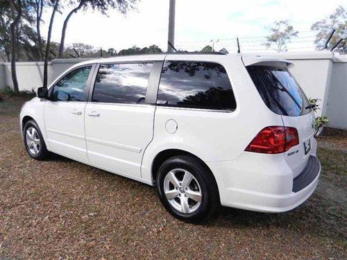Volkswagen Routan 2011 photo 3