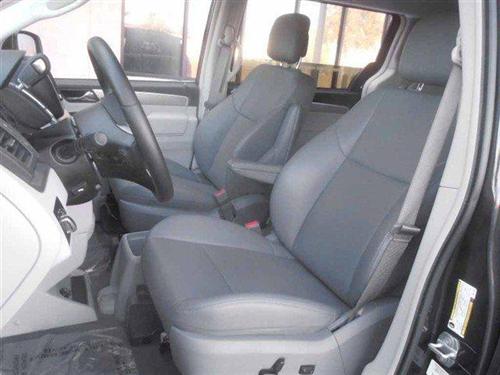 Volkswagen Routan 2011 photo 4