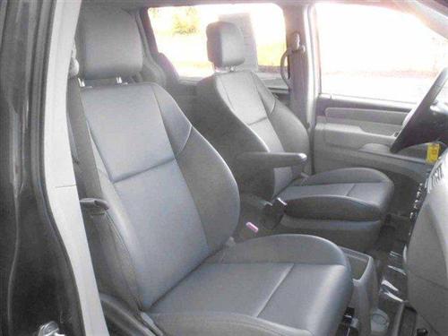 Volkswagen Routan 2011 photo 5