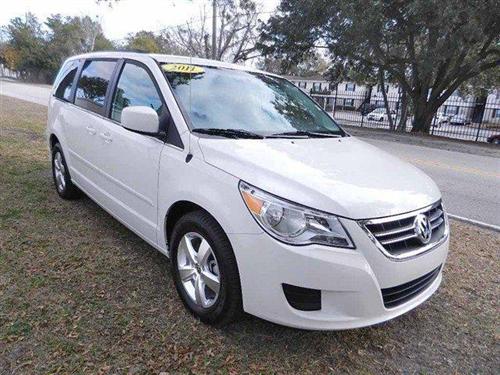 Volkswagen Routan 2011 photo 1