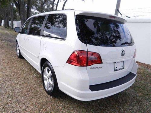 Volkswagen Routan 2011 photo 3