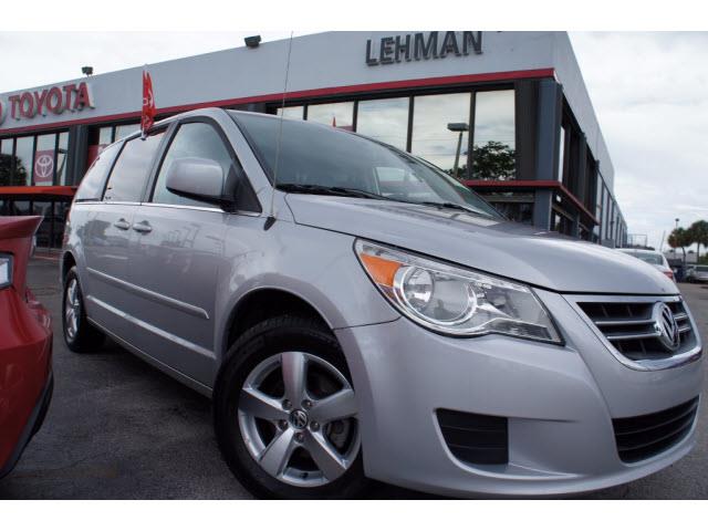 Volkswagen Routan 2011 photo 1