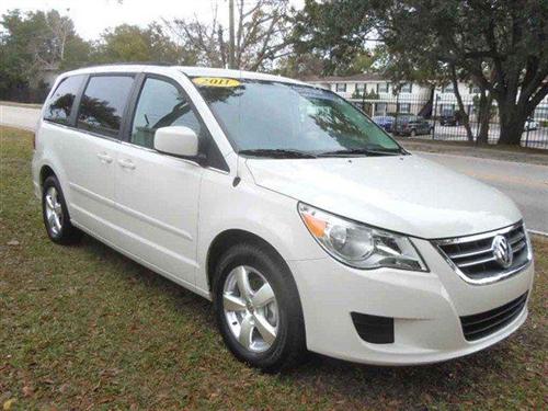 Volkswagen Routan 2011 photo 1