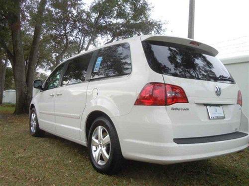 Volkswagen Routan 2011 photo 3