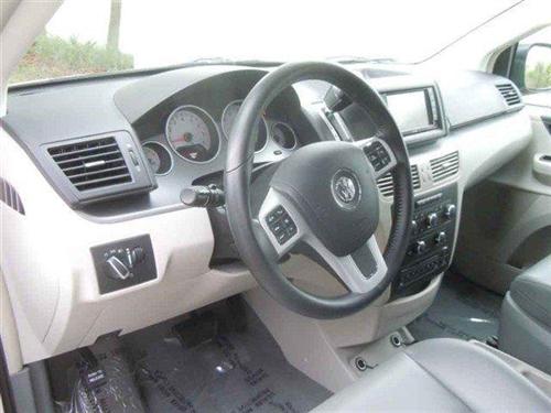 Volkswagen Routan 2011 photo 4