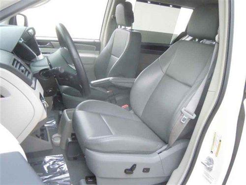 Volkswagen Routan 2011 photo 5