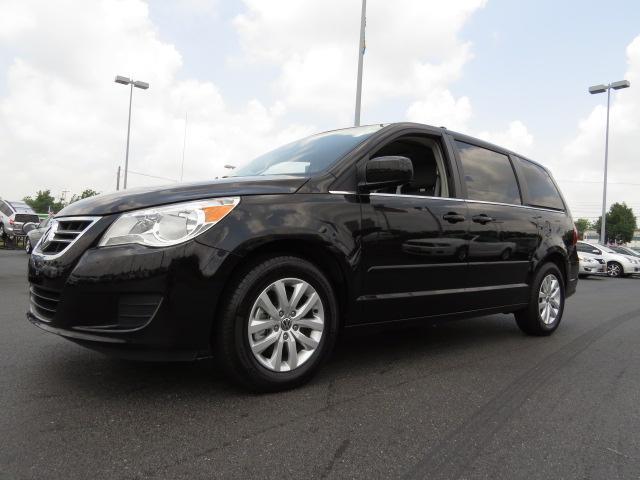 Volkswagen Routan 2012 photo 1