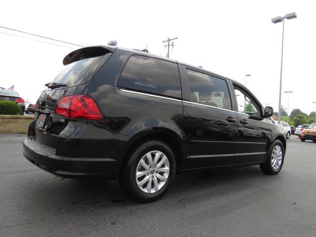Volkswagen Routan 2012 photo 4