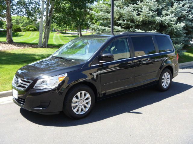 Volkswagen Routan 2012 photo 3
