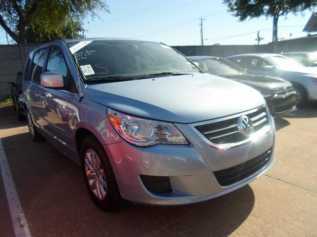 Volkswagen Routan 2012 photo 1