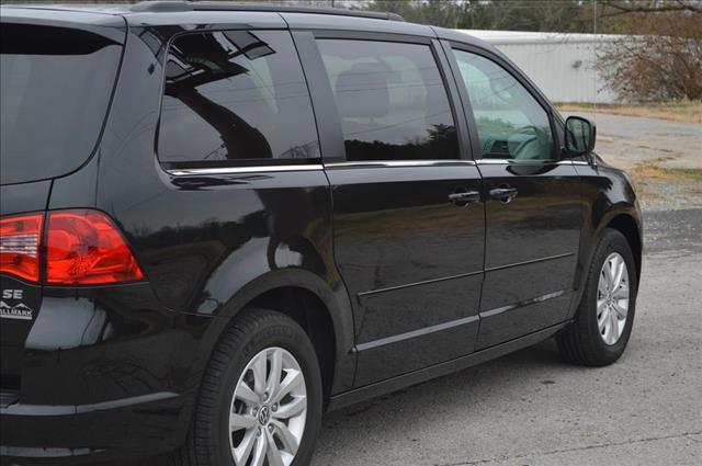 Volkswagen Routan SE MiniVan