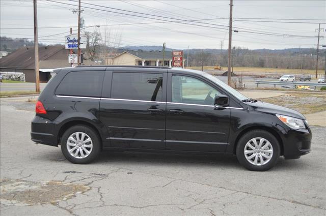 Volkswagen Routan 2012 photo 2