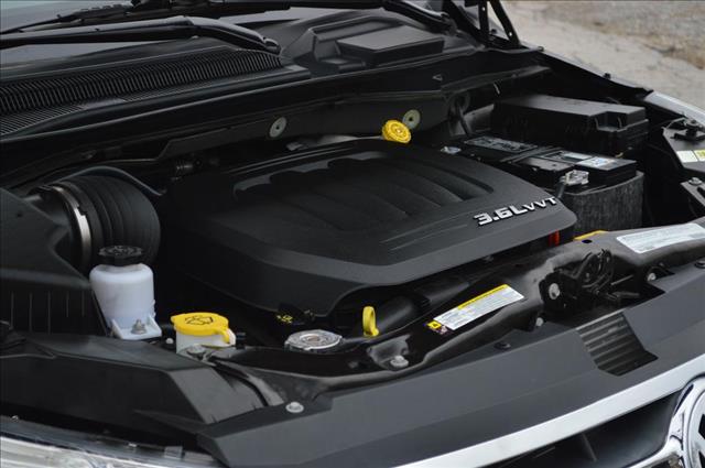 Volkswagen Routan 2012 photo 3